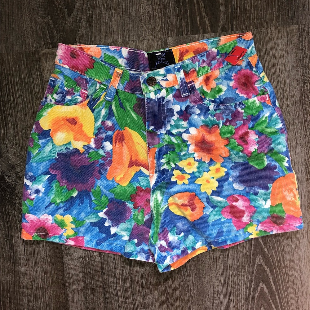 Vintage high waist floral print shorts